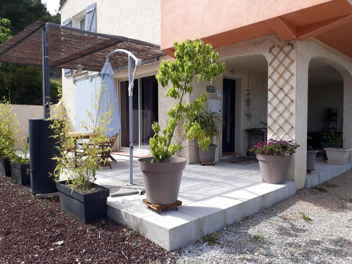 Domaine De La Clotte Bed & Breakfast Roquefort-des-Corbières Exterior photo